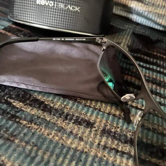 Revo Meridian Photochromic Sunglasses - Like New Condition - Picture 3 of 4